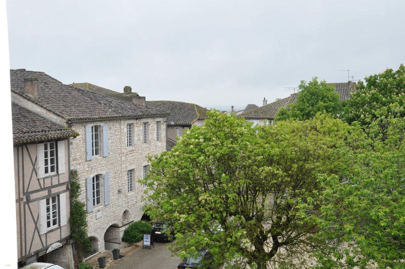 Maison - 240 m² - 10 pièces