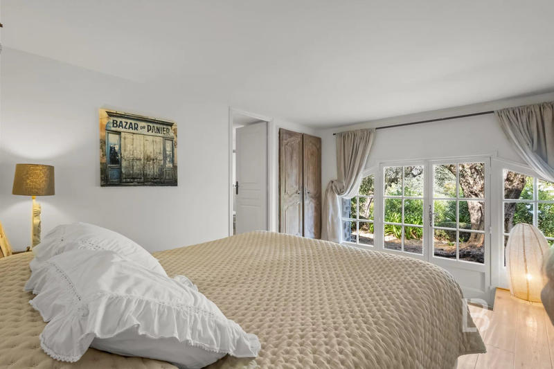 Maison - 451 m² - 15 pièces