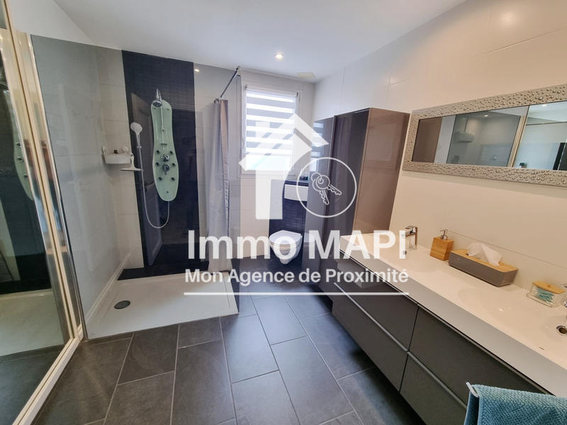 Maison - 312 m² - 8 pièces