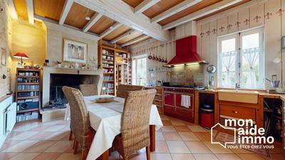 Maison - 250 m² - 7 pièces