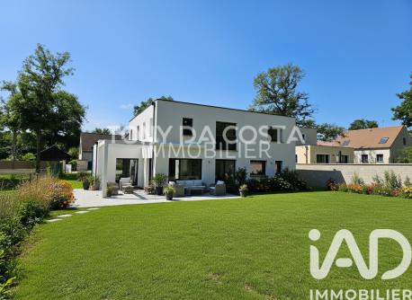 Maison - 218 m² - 8 pièces