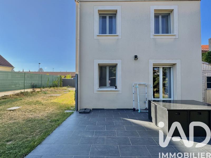 Maison - 93 m² - 5 pièces