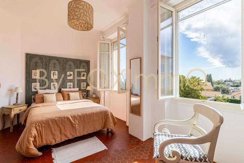 Maison de ville - 230 m² - 9 pièces