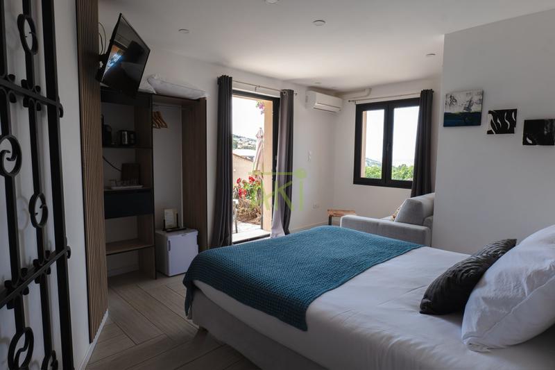 Maison traditionnelle - 266 m² - 11 pièces