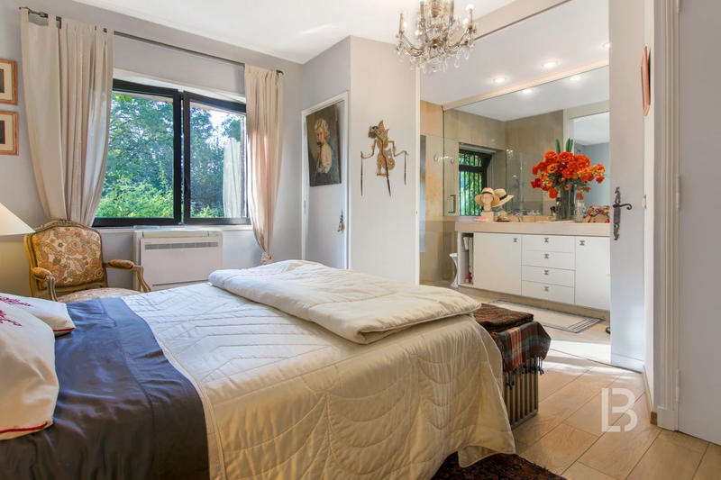 Maison - 250 m² - 7 pièces