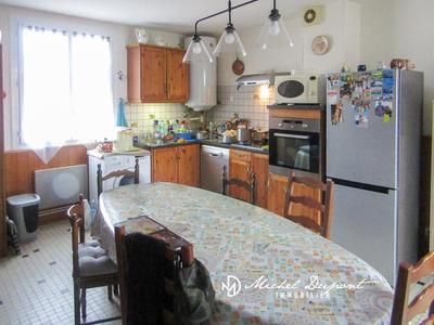 Maison - 240 m² - 15 pièces