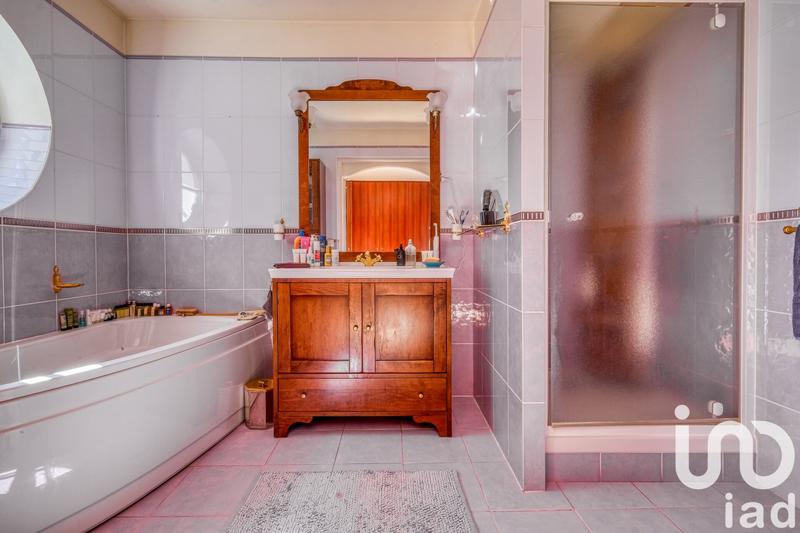 Maison - 315 m² - 11 pièces