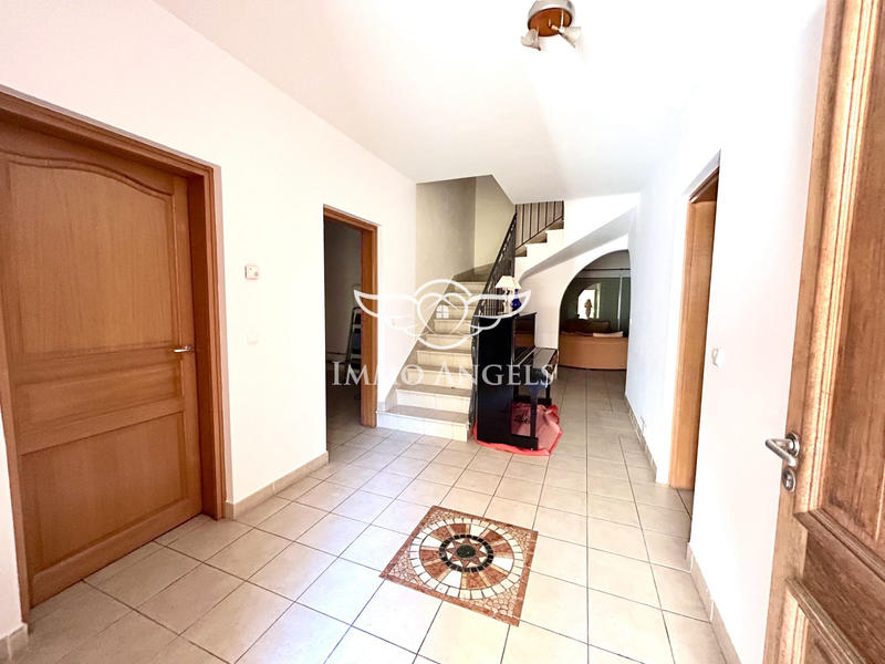 Maison contemporaine - 202 m² - 6 pièces