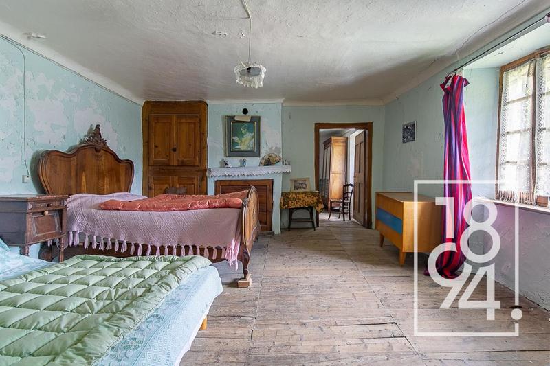 Maison - 300 m² - 4 pièces