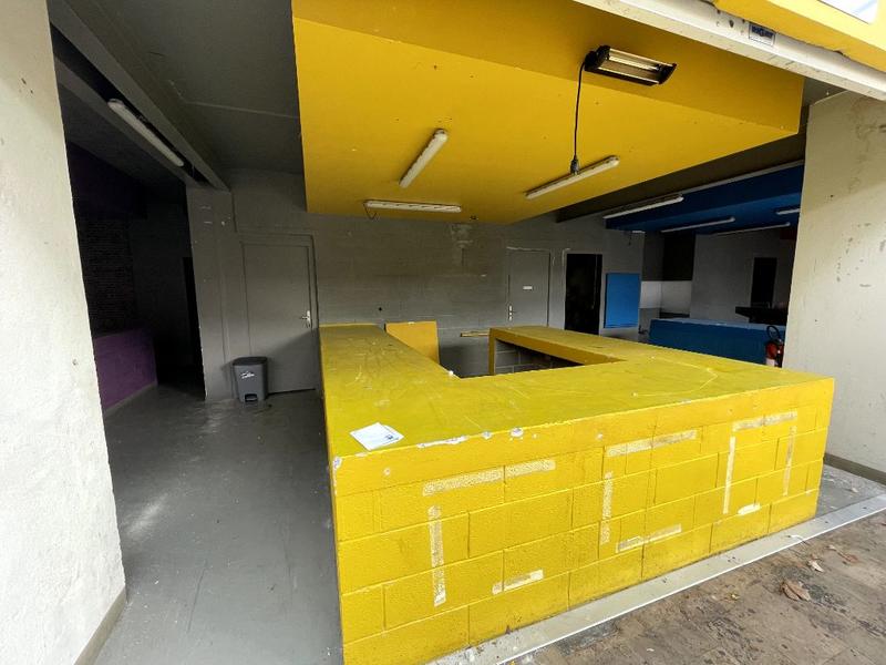 Local commercial - 616 m²