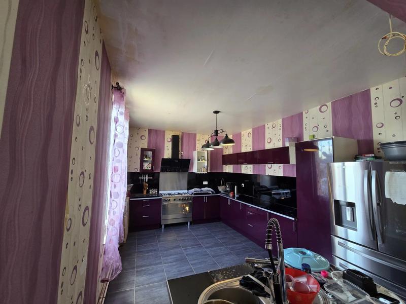 Maison - 270 m² - 9 pièces