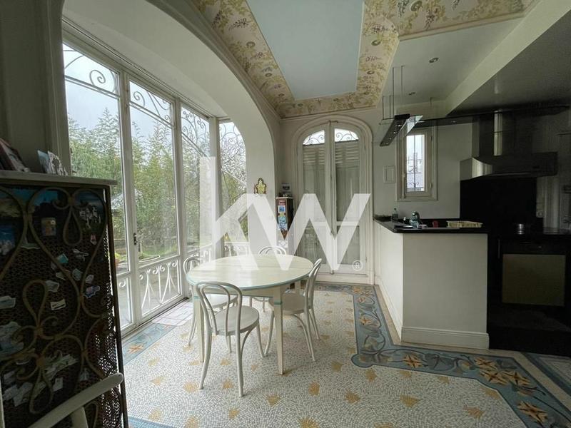 Maison - 422 m² - 8 pièces