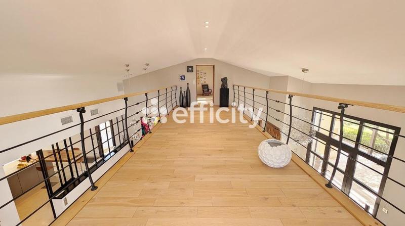 Villa - 300 m² - 7 pièces