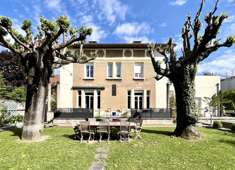 Maison - 262 m² - 10 pièces