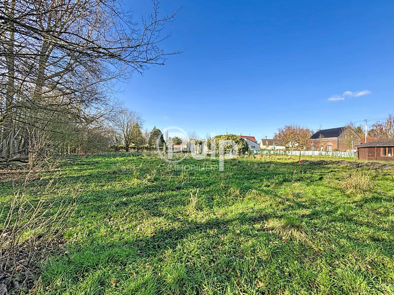 Terrain constructible - 883 m²