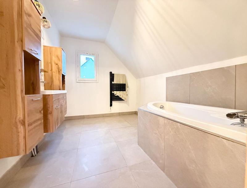 Maison - 104 m² - 6 pièces