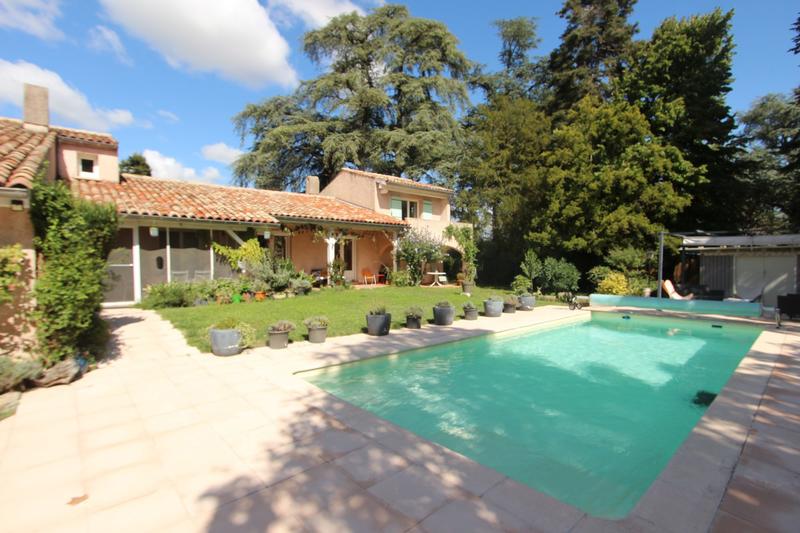 Maison - 230 m² - 10 pièces