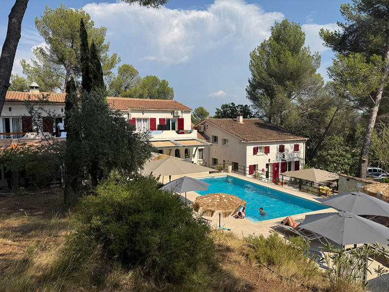 Immeuble - 1 400 m² - 26 pièces