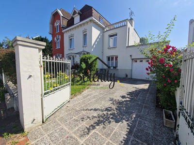 Maison - 287 m² - 10 pièces