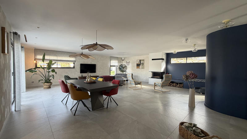 Maison - 322 m² - 8 pièces