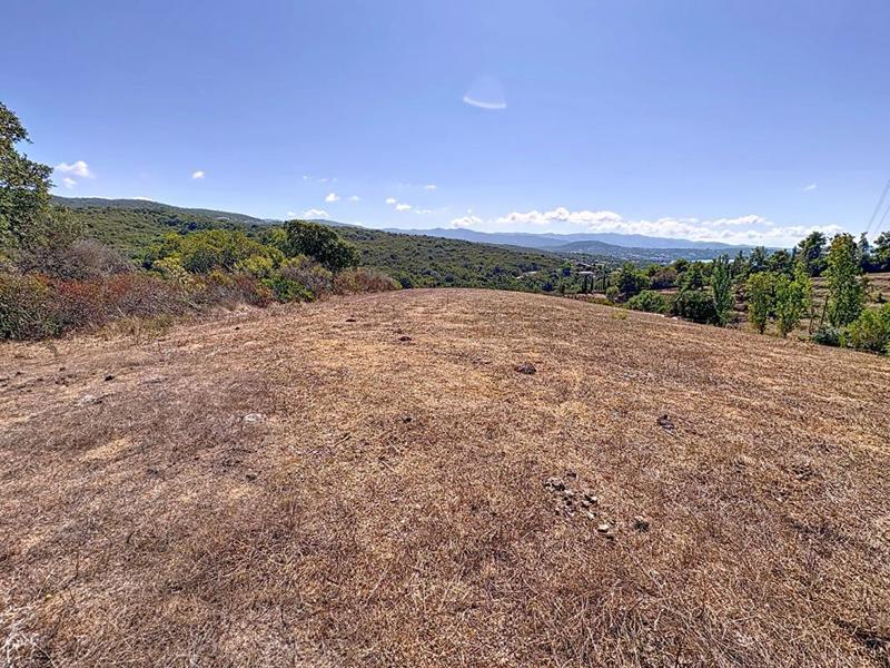 Terrain constructible - 5 000 m²