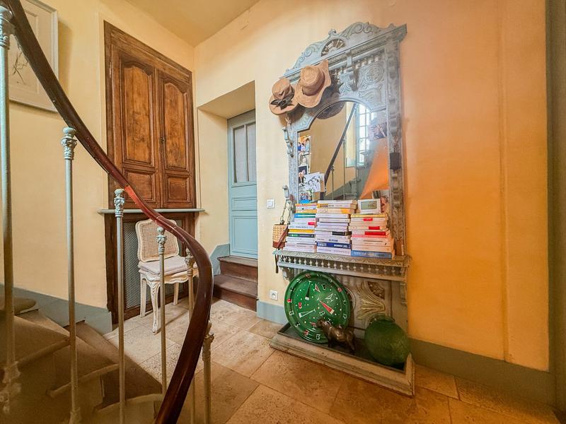 Maison - 280 m² - 10 pièces