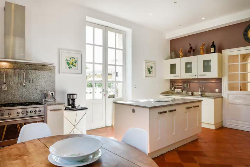 Demeure - 450 m² - 12 pièces