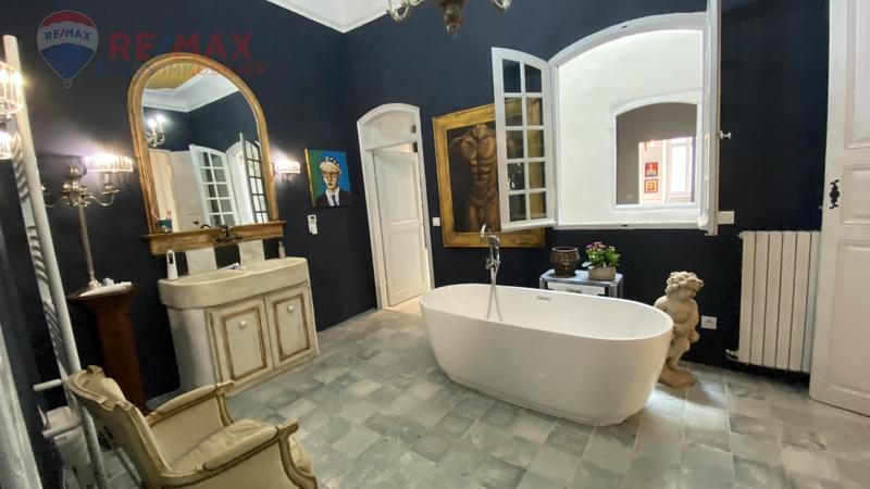 Maison - 392 m² - 12 pièces