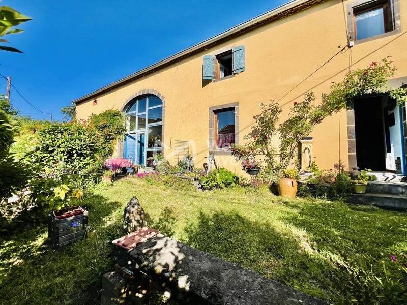 Maison - 243 m² - 8 pièces