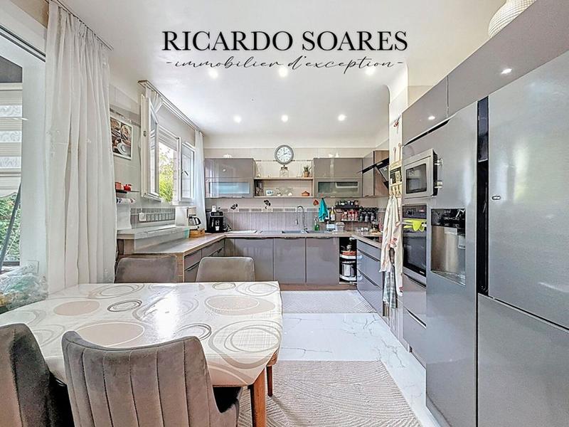 Maison - 204 m² - 8 pièces