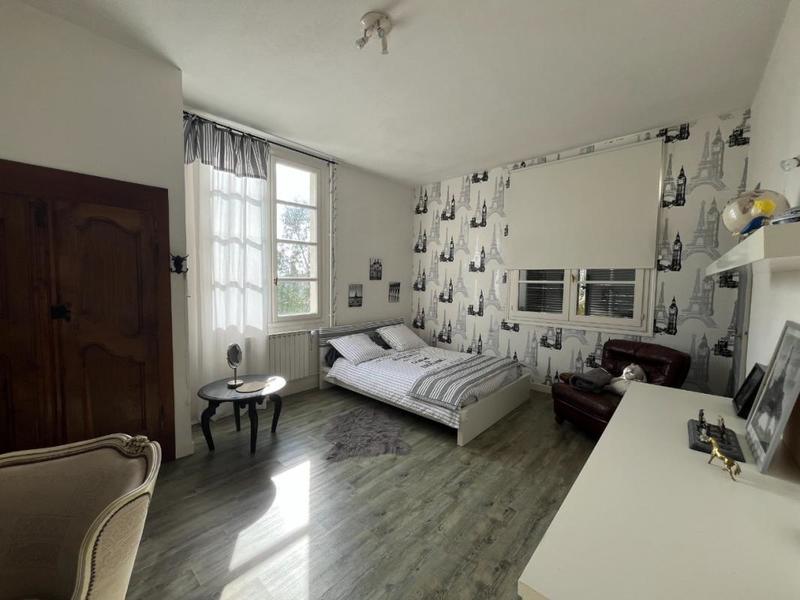 Maison - 252 m² - 9 pièces