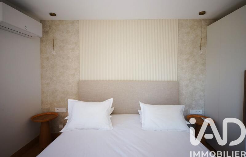 Maison - 250 m² - 6 pièces