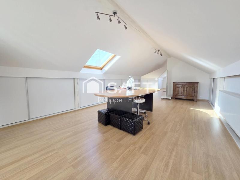 Maison - 262 m² - 6 pièces