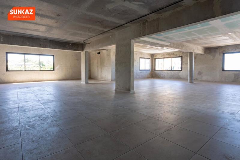 Local commercial - 213 m² - 1 pièce