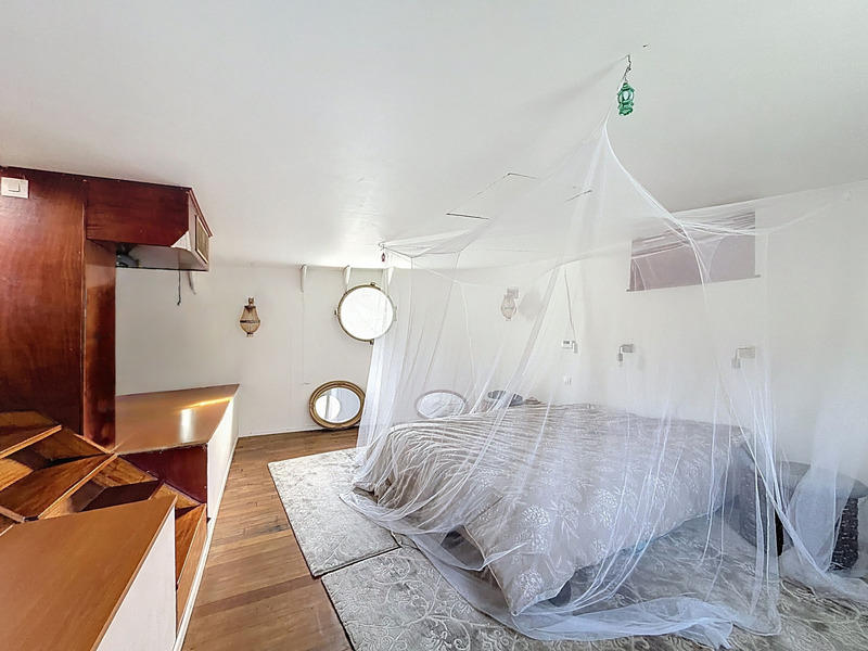 Péniche - 170 m² - 7 pièces