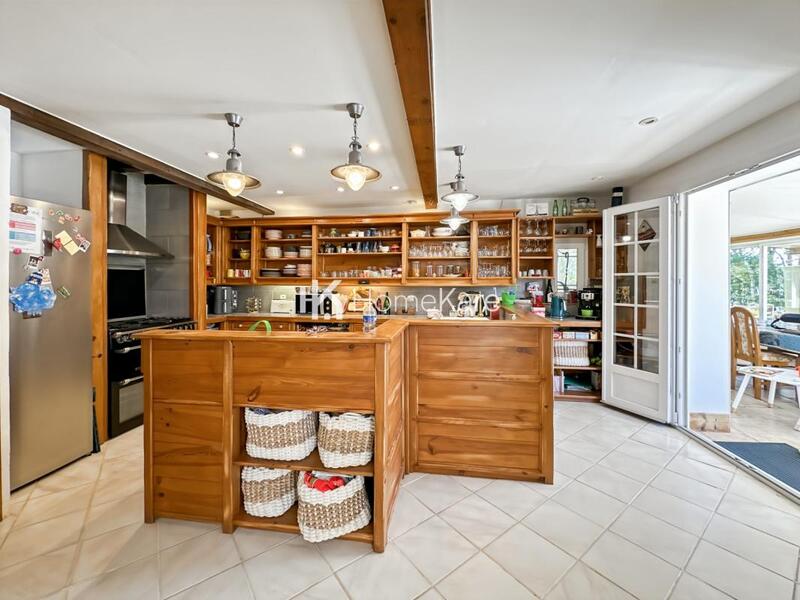 Propriété - 250 m² - 8 pièces