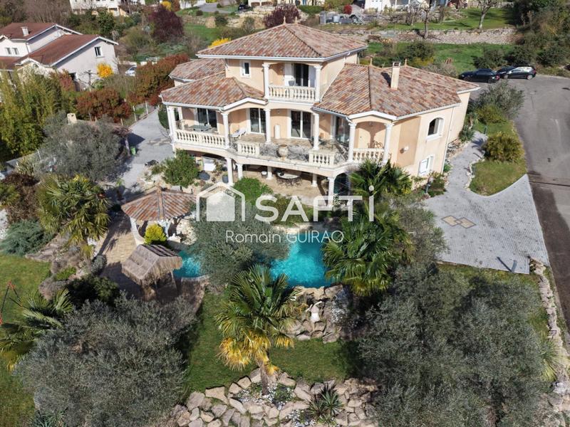 Maison - 365 m² - 8 pièces