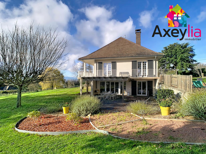 Maison - 214 m² - 8 pièces