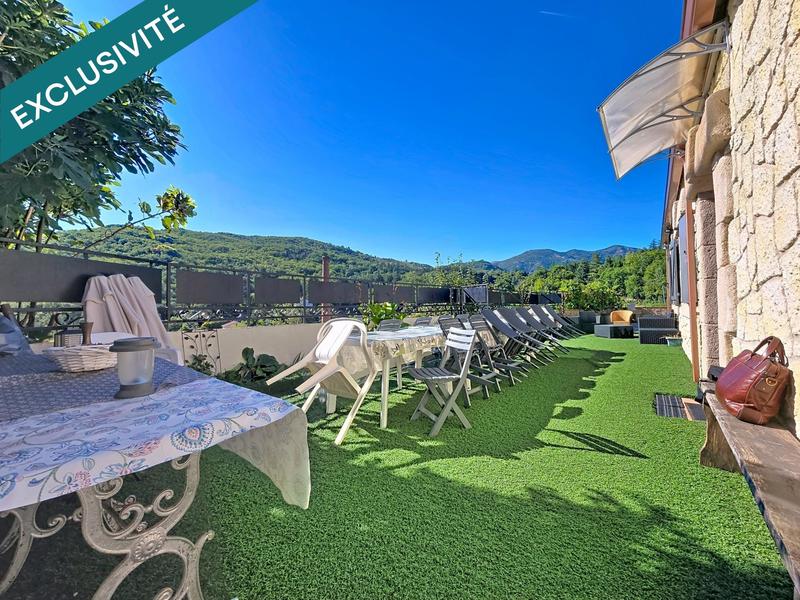 Maison - 230 m² - 10 pièces