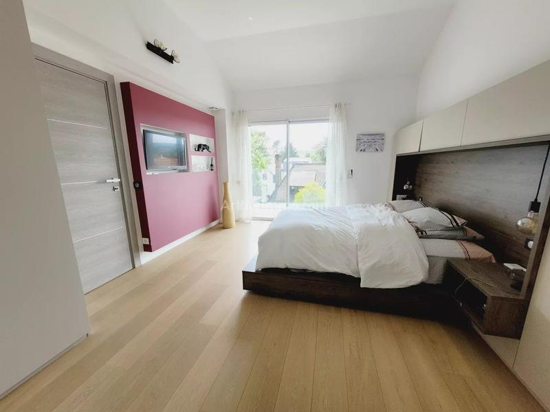 Maison - 221 m² - 9 pièces