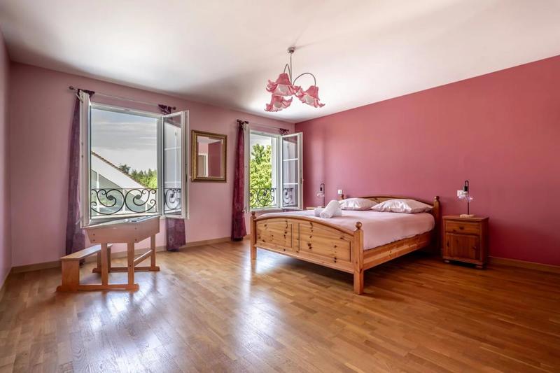 Propriété - 733 m² - 15 pièces