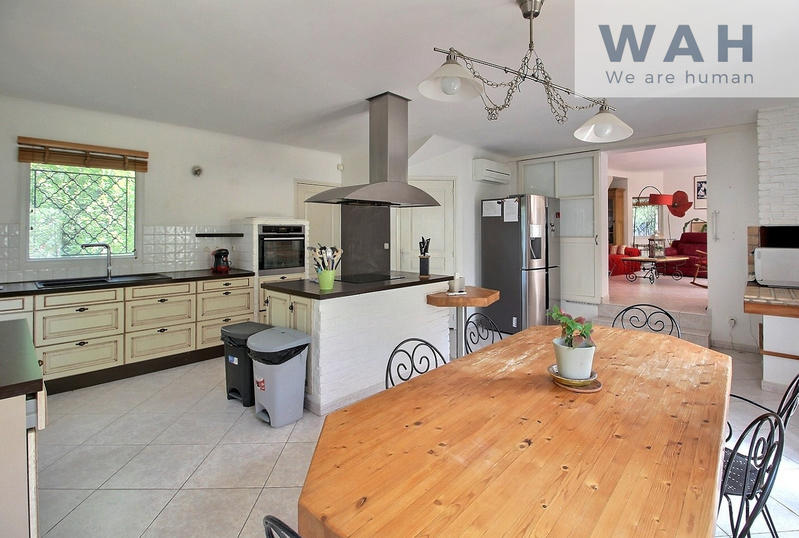 Villa - 272 m² - 6 pièces