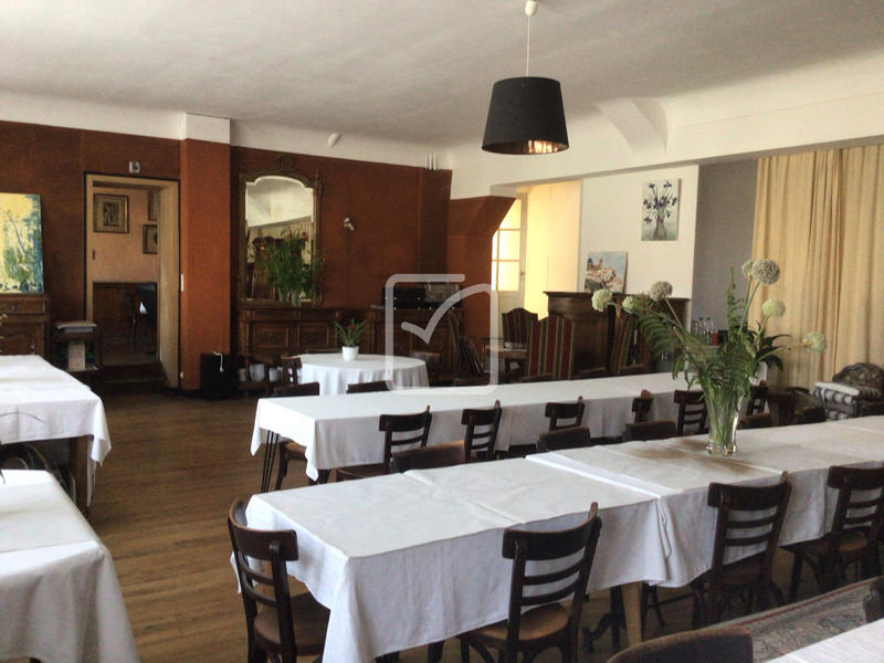 Maison - 397 m² - 17 pièces