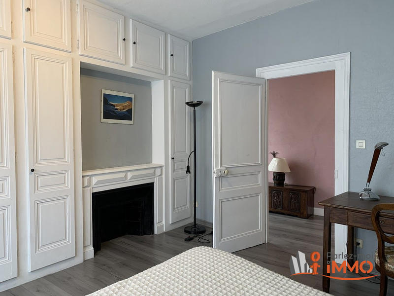 Maison - 285 m² - 10 pièces