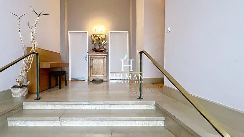 Maison - 424 m² - 9 pièces