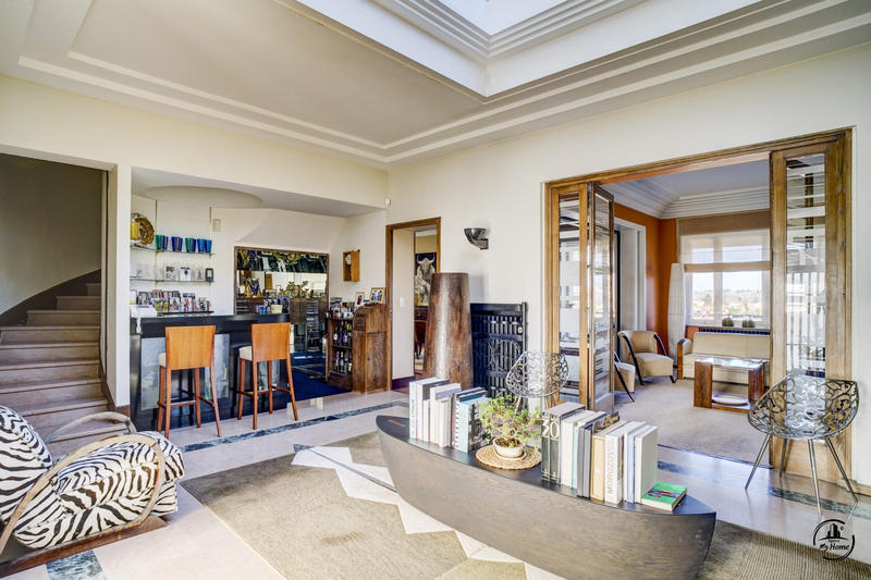 Maison - 345 m² - 11 pièces