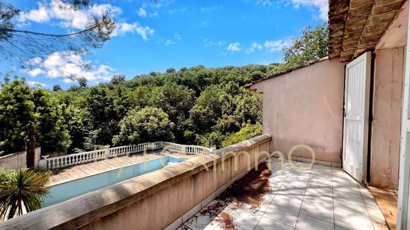 Villa - 201 m² - 6 pièces