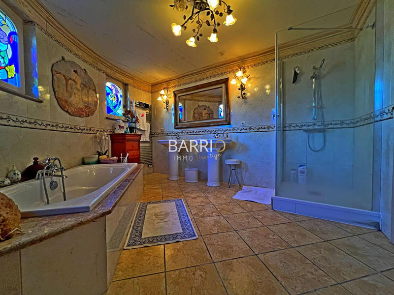 Maison - 208 m² - 7 pièces