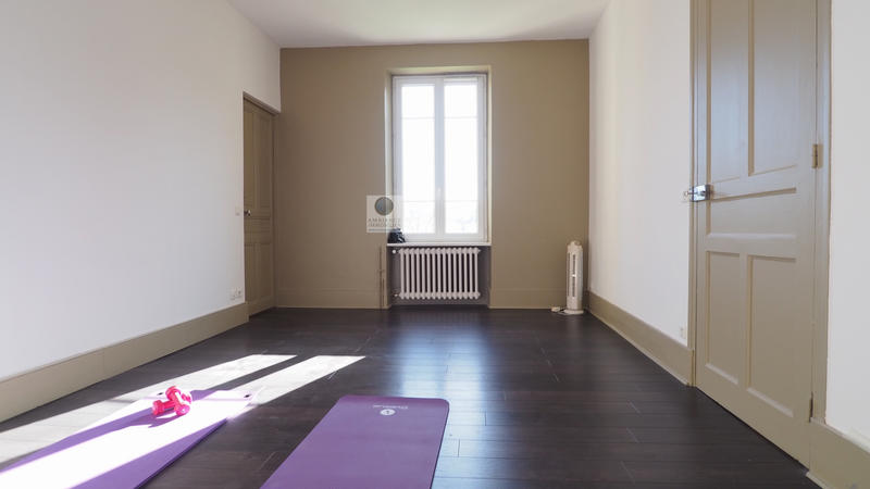 Maison - 260 m² - 8 pièces