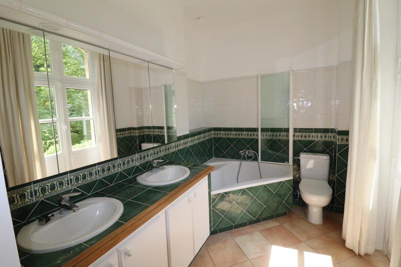 Maison ancienne - 232 m² - 8 pièces